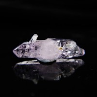 圖示-紫水晶柱狀單晶小晶體(Amethyst)