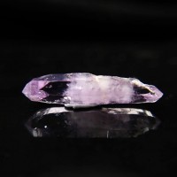 圖示-紫水晶柱狀單晶小晶體(Amethyst)