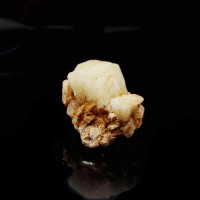 圖示-正長石晶體(Orthoclase)