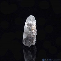 圖示-黑銀鈦晶體(Brookite in Quartz)