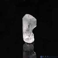 圖示-黑銀鈦晶體(Brookite in Quartz)