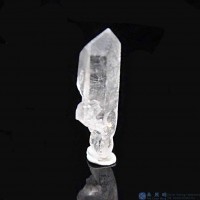 圖示-黑銀鈦晶體(Brookite in Quartz)