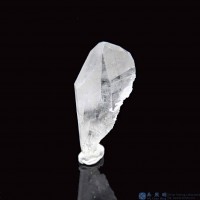 圖示-黑銀鈦晶體(Brookite in Quartz)