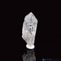 圖示-黑銀鈦晶體(Brookite in Quartz)