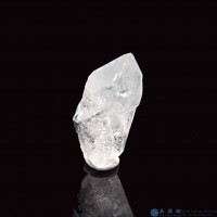 圖示-黑銀鈦晶體(Brookite in Quartz)