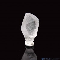 圖示-黑銀鈦晶體(Brookite in Quartz)