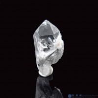 圖示-黑銀鈦晶體(Brookite in Quartz)