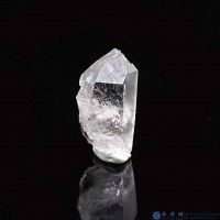 圖示-黑銀鈦晶體(Brookite in Quartz)