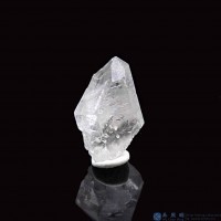 圖示-黑銀鈦晶體(Brookite in Quartz)