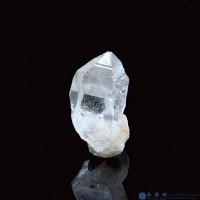 圖示-黑銀鈦晶體(Brookite in Quartz)