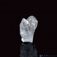 圖示-黑銀鈦晶體(Brookite in Quartz)