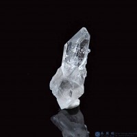 圖示-黑銀鈦晶體(Brookite in Quartz)