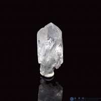 圖示-黑銀鈦晶體(Brookite in Quartz)