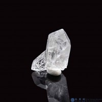 圖示-黑銀鈦晶體(Brookite in Quartz)