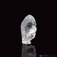 圖示-黑銀鈦晶體(Brookite in Quartz)