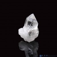 圖示-黑銀鈦晶體(Brookite in Quartz)