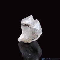 圖示-黑銀鈦晶體(Brookite in Quartz)