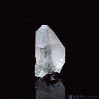 圖示-黑銀鈦晶體(Brookite in Quartz)
