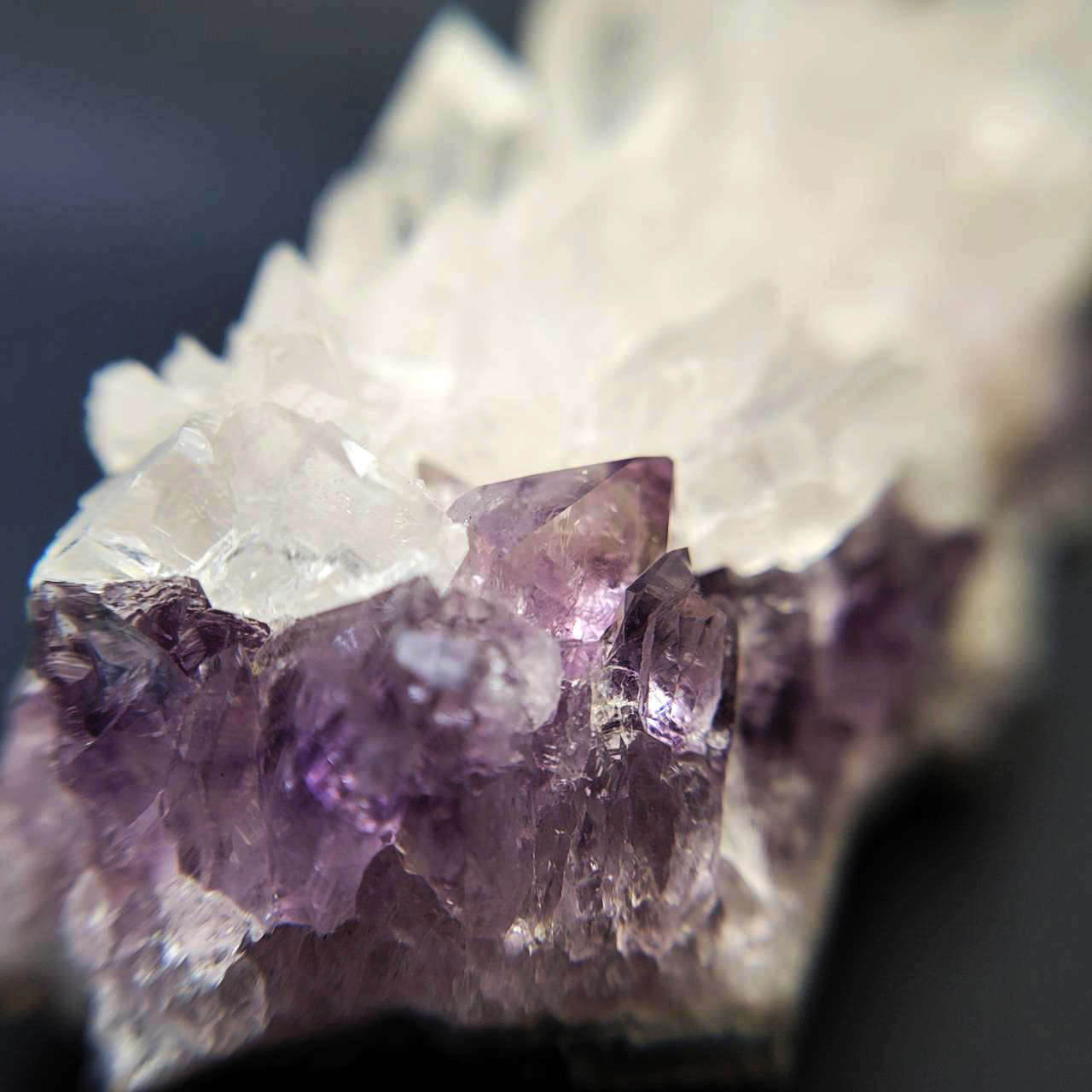 圖示-紫水晶/方解石共生晶簇(Amethyst)