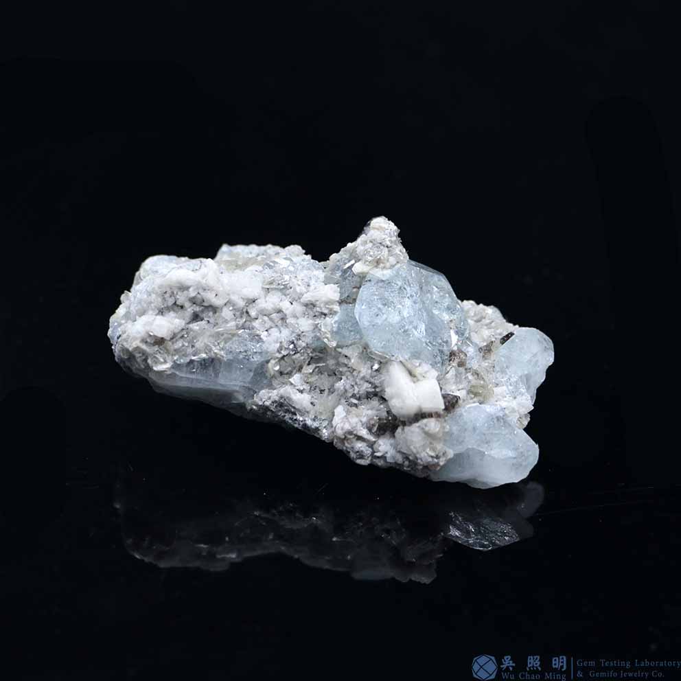 圖示-雪寶頂海藍寶晶體(Aquamarine)
