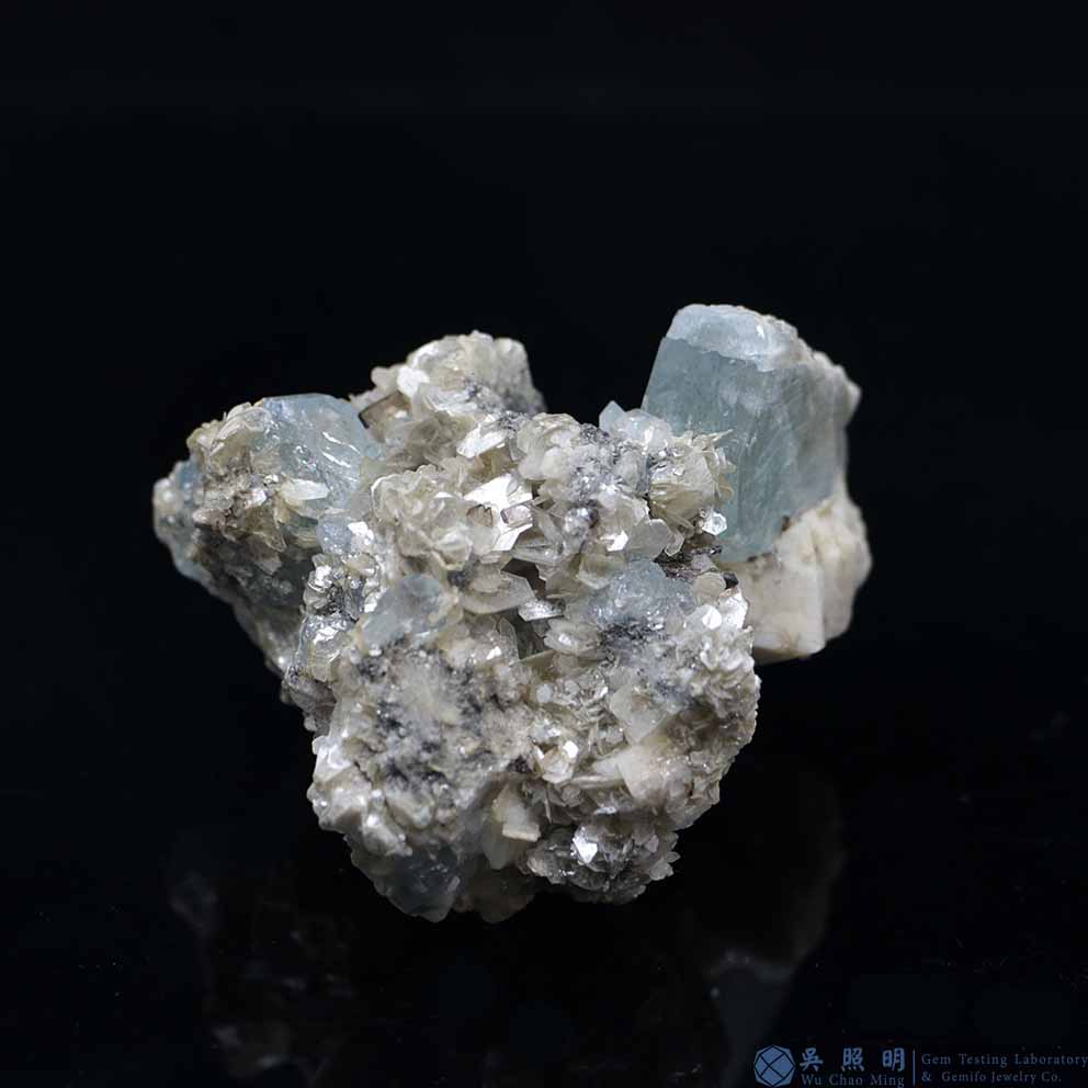 圖示-雪寶頂海藍寶晶體(Aquamarine)