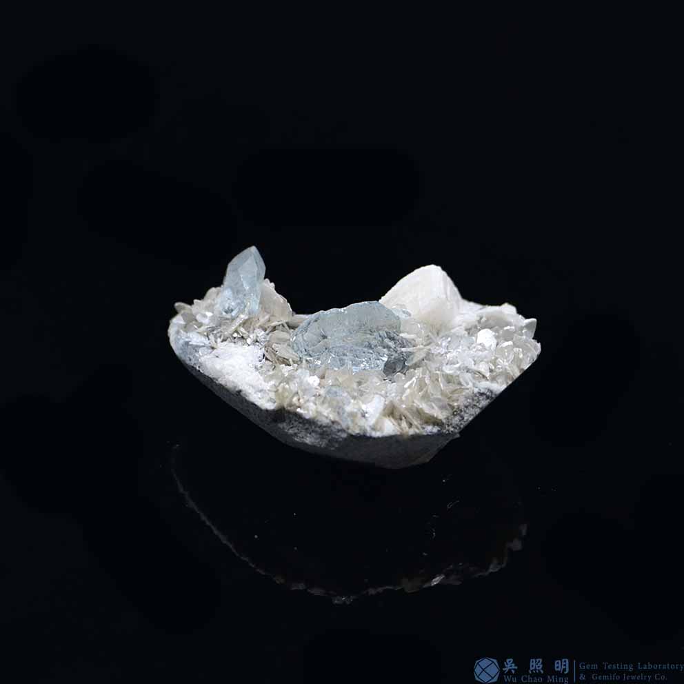 圖示-雪寶頂海藍寶晶體(Aquamarine)