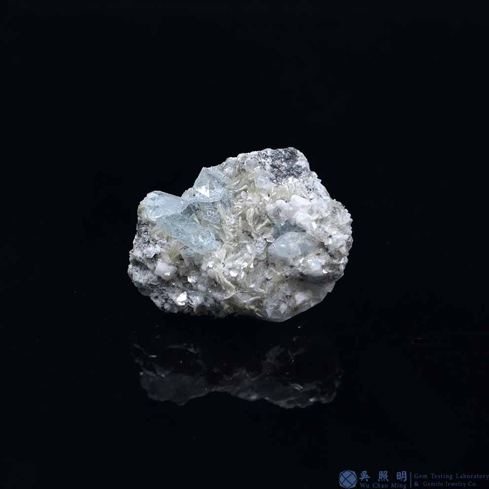 圖示-雪寶頂海藍寶晶體(Aquamarine)