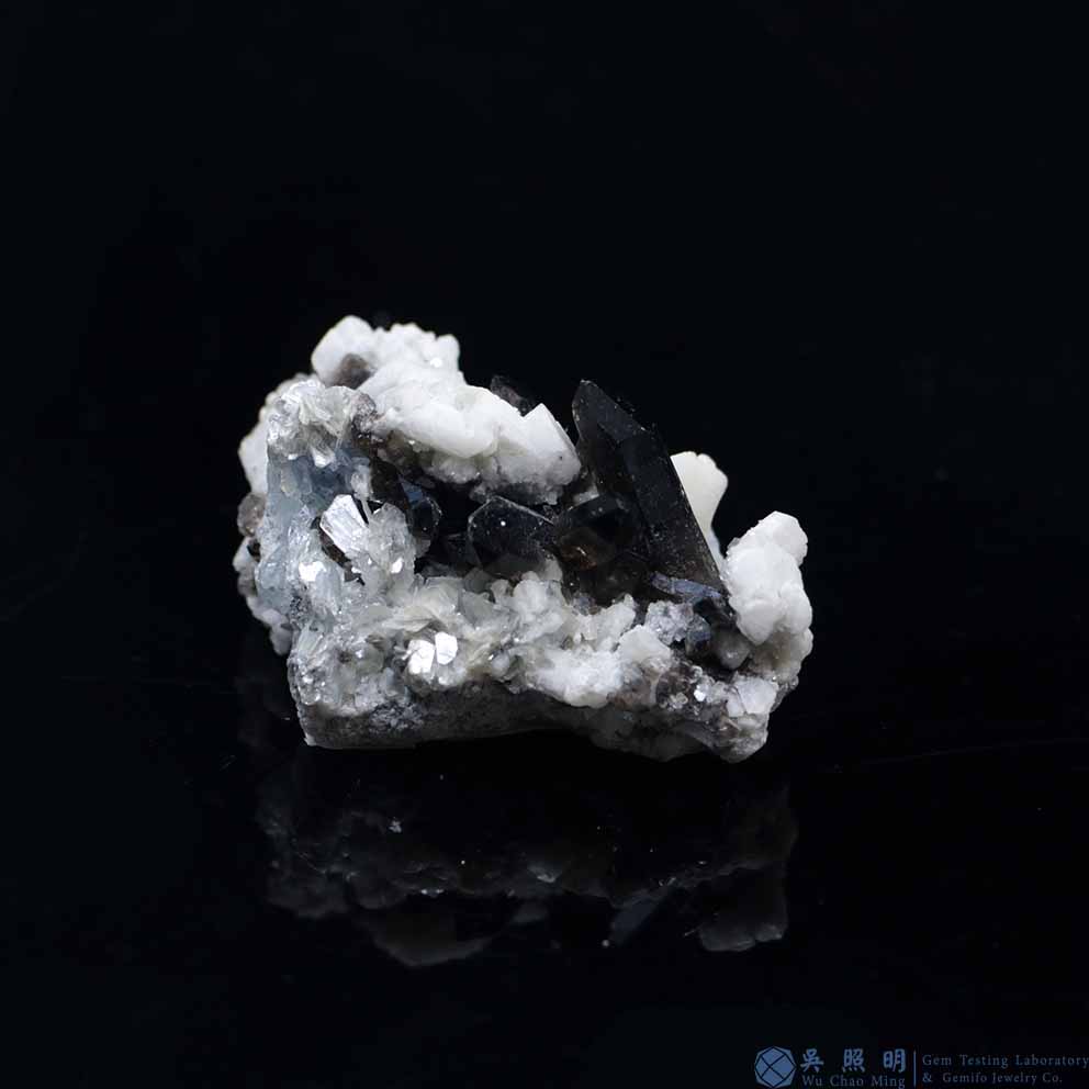 圖示-雪寶頂海藍寶晶體(Aquamarine)