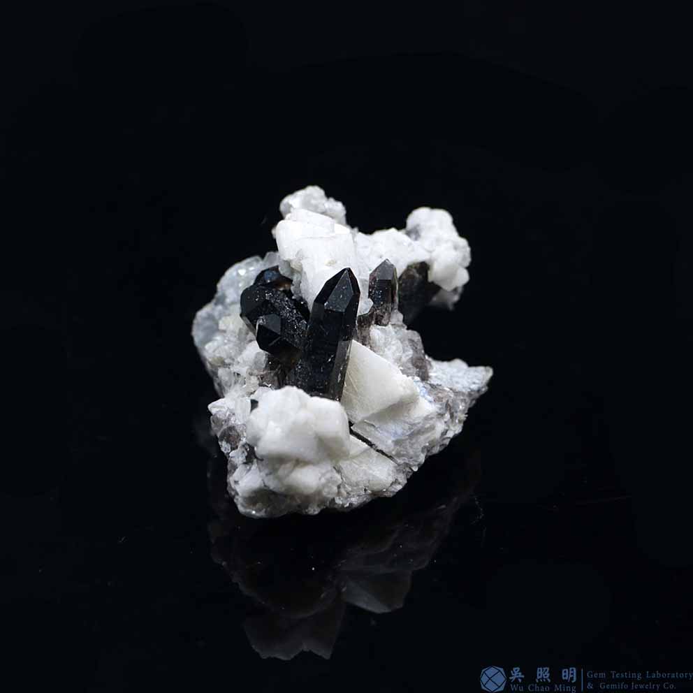圖示-雪寶頂海藍寶晶體(Aquamarine)