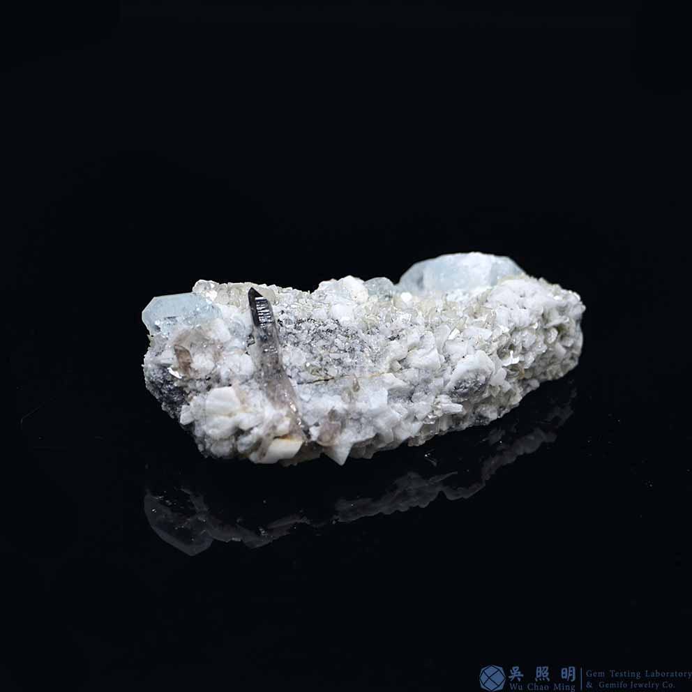 圖示-雪寶頂海藍寶晶體(Aquamarine)