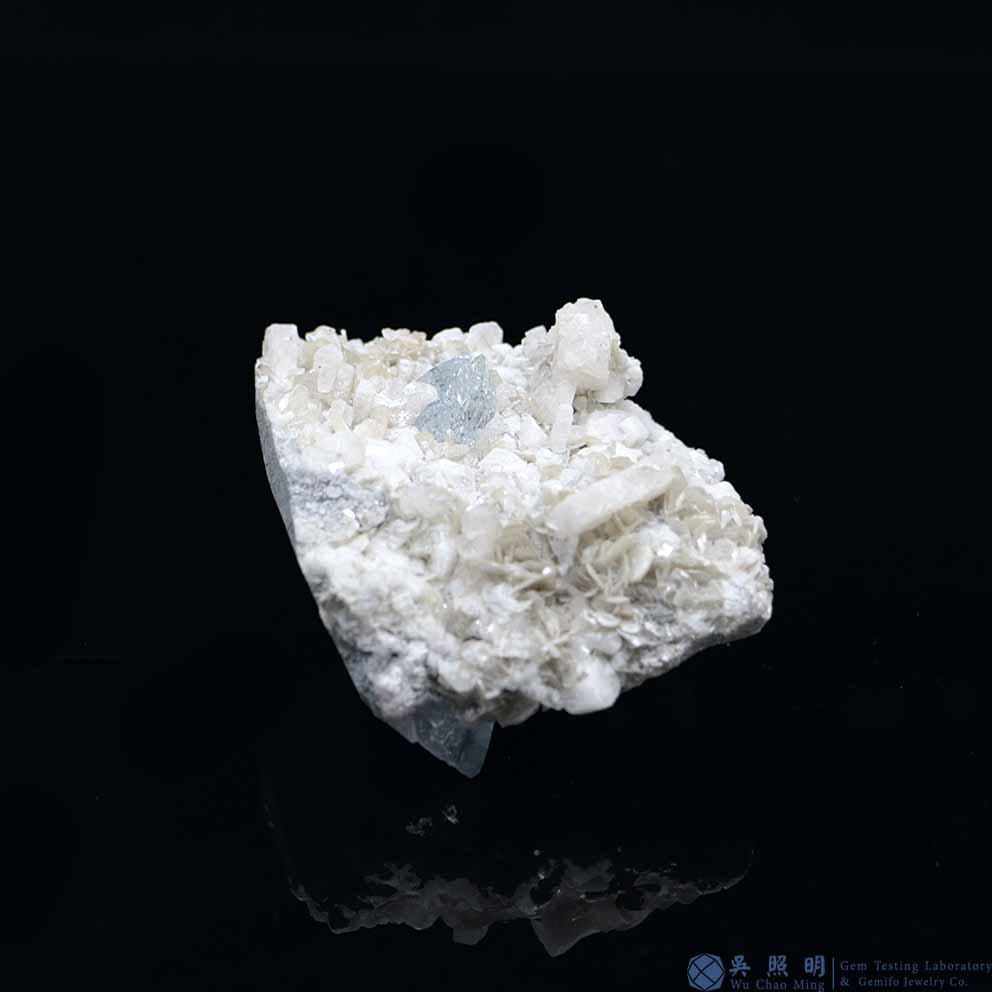 圖示-雪寶頂海藍寶晶體(Aquamarine)