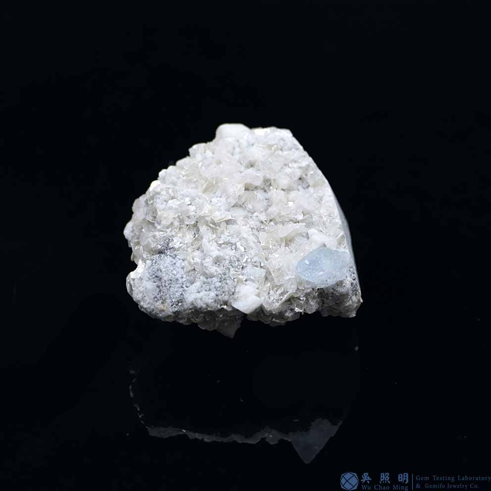 圖示-雪寶頂海藍寶晶體(Aquamarine)