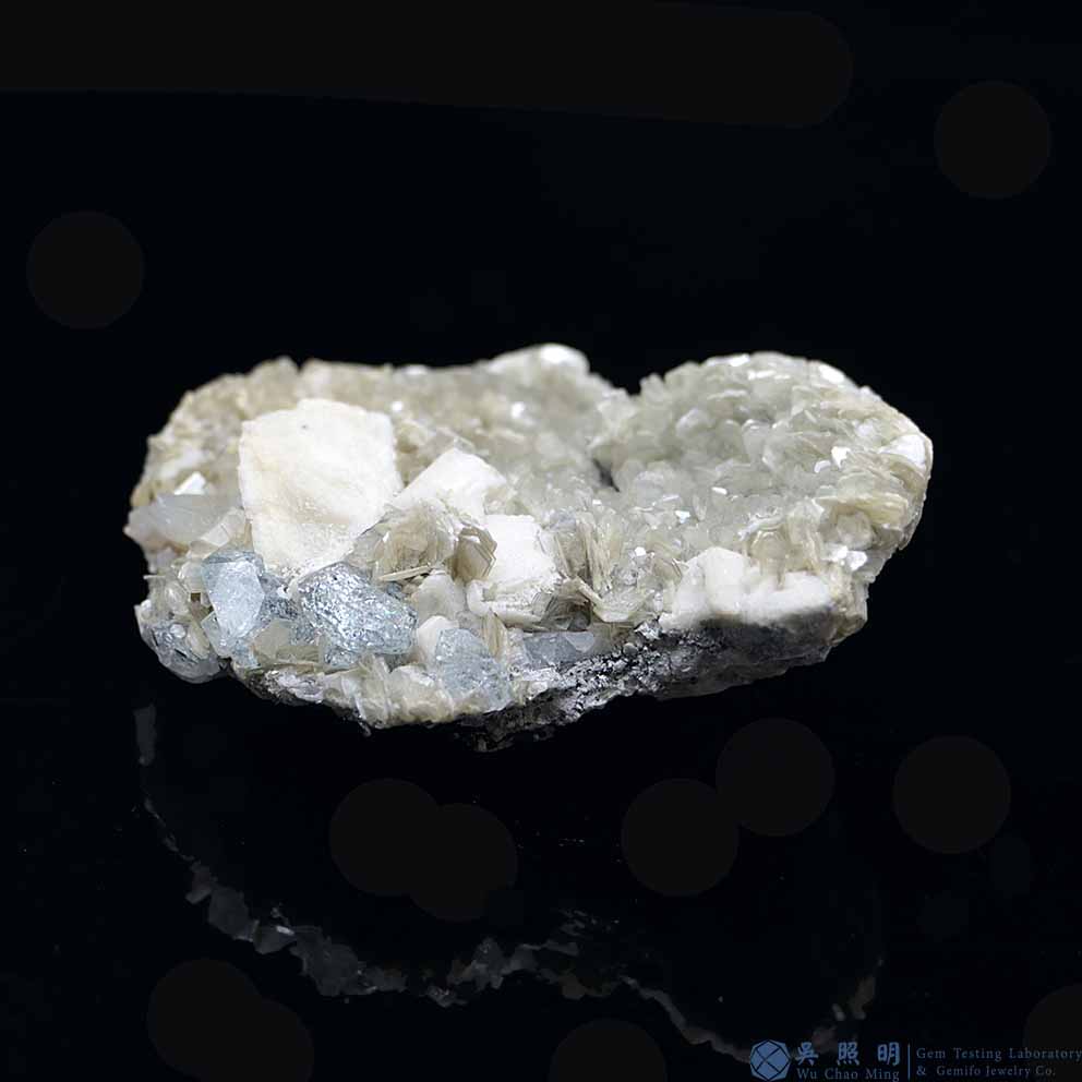 圖示-雪寶頂海藍寶晶體(Aquamarine)