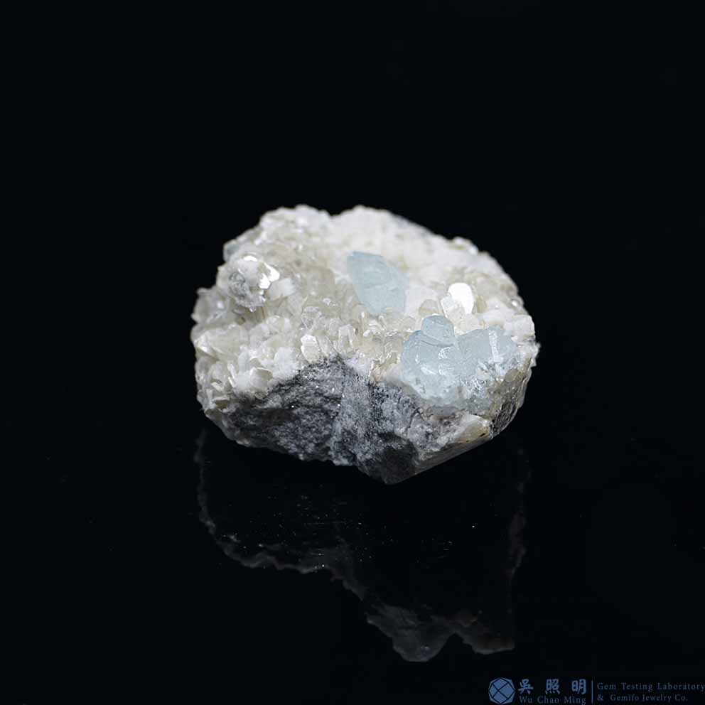 圖示-雪寶頂海藍寶晶體(Aquamarine)