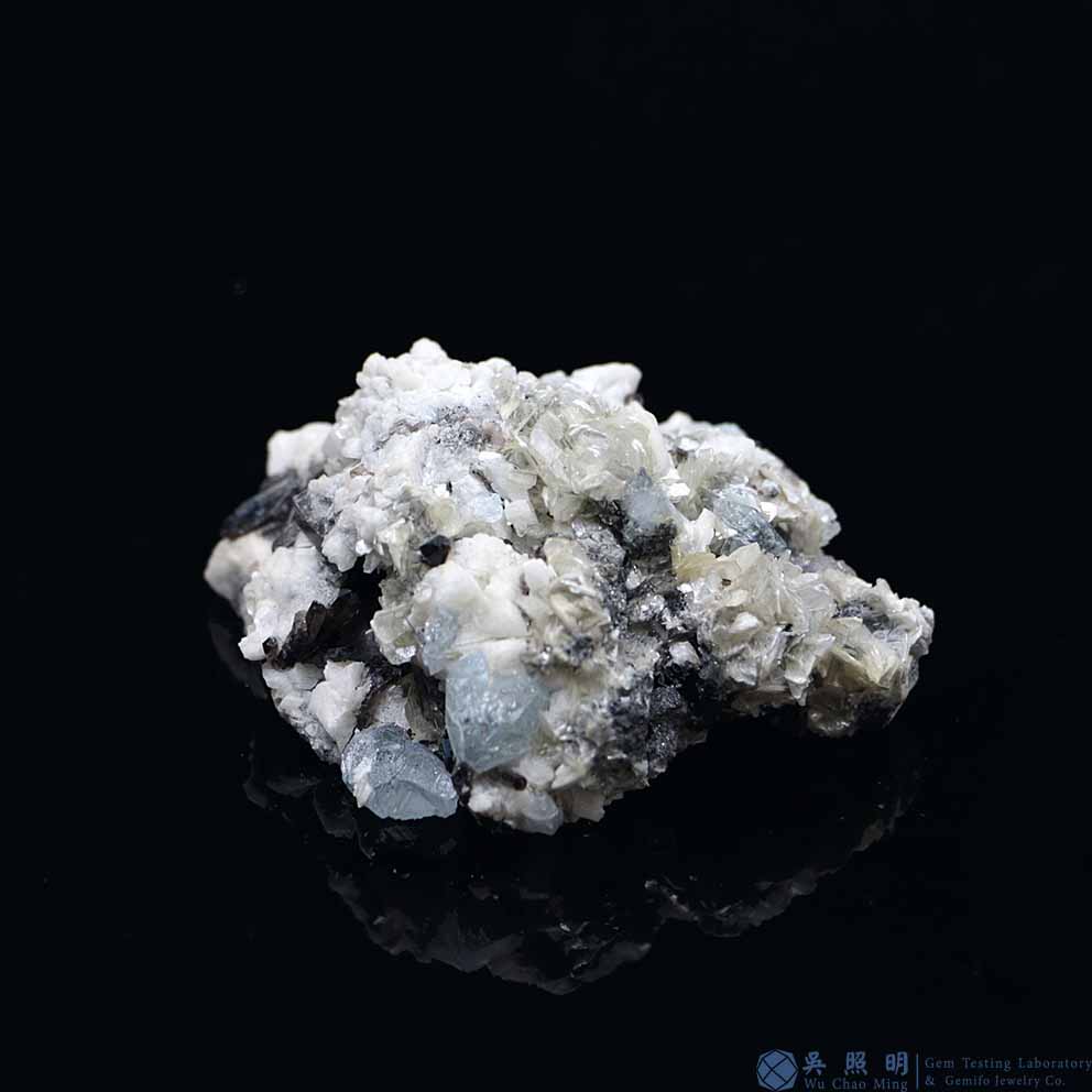 圖示-雪寶頂海藍寶晶體(Aquamarine)