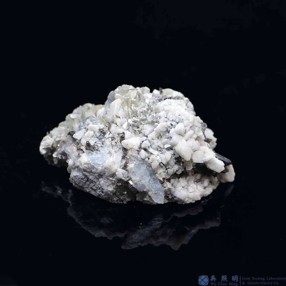 圖示-雪寶頂海藍寶晶體(Aquamarine)