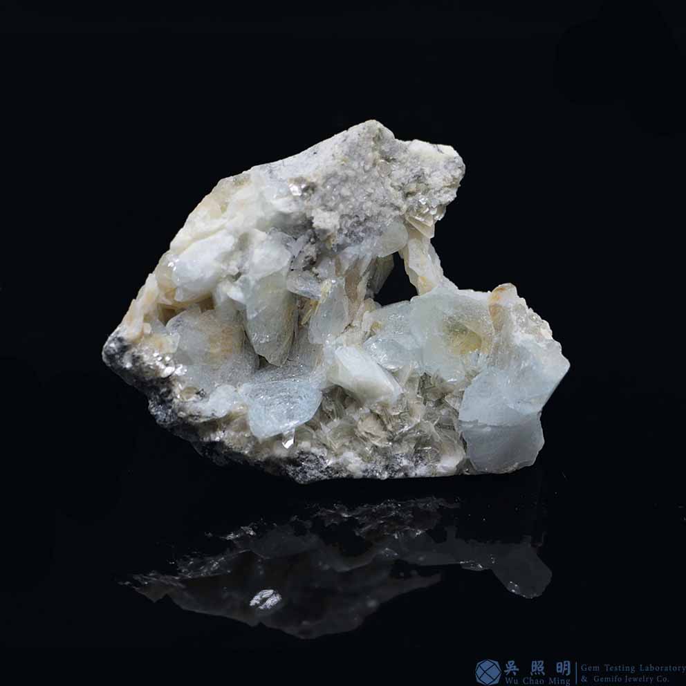 圖示-雪寶頂海藍寶晶體(Aquamarine)