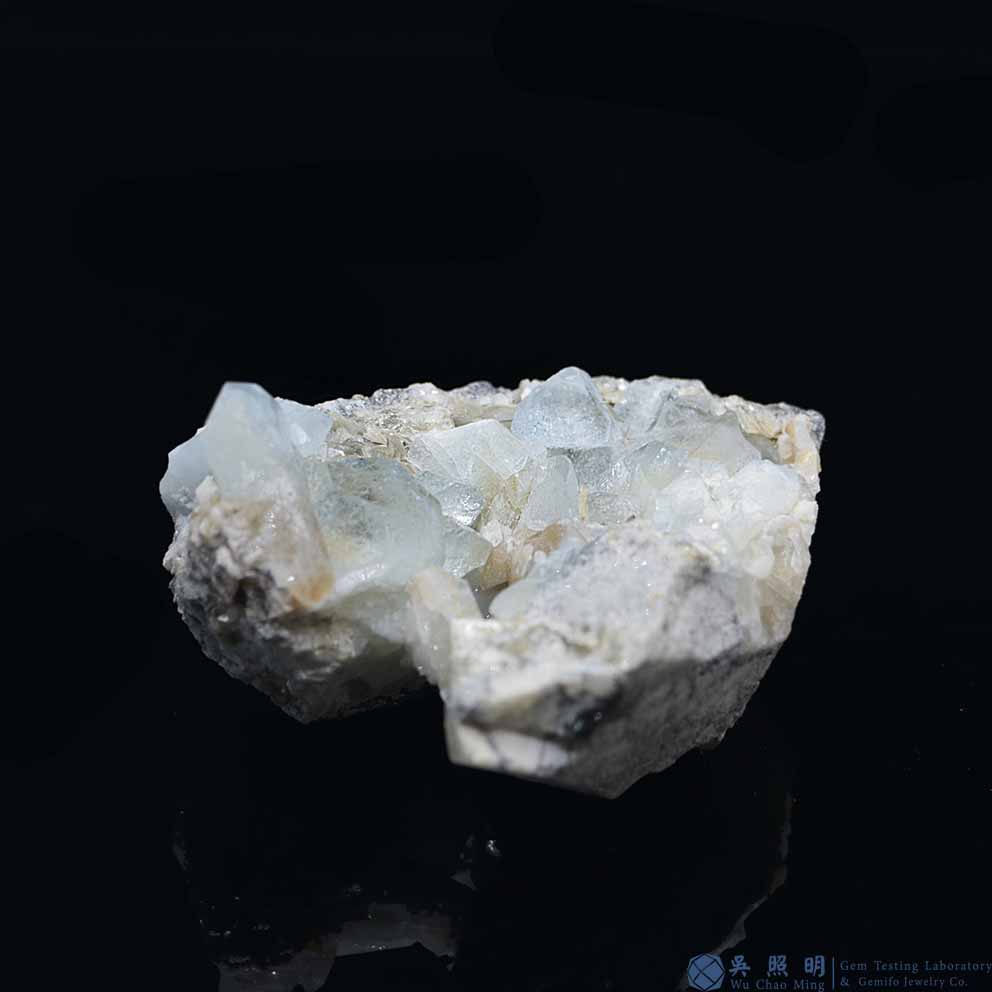 圖示-雪寶頂海藍寶晶體(Aquamarine)