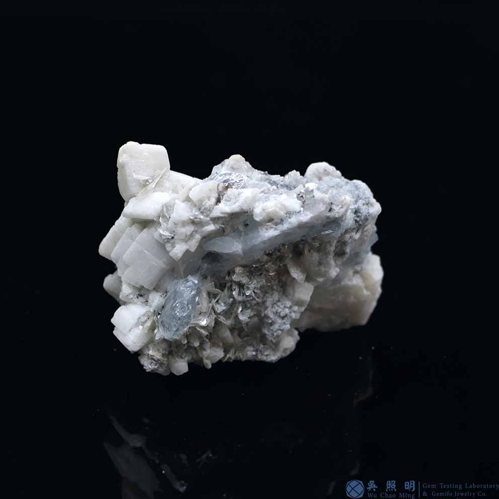 圖示-雪寶頂海藍寶晶體(Aquamarine)