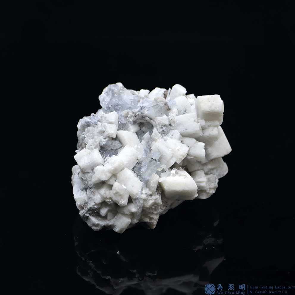 圖示-雪寶頂海藍寶晶體(Aquamarine)