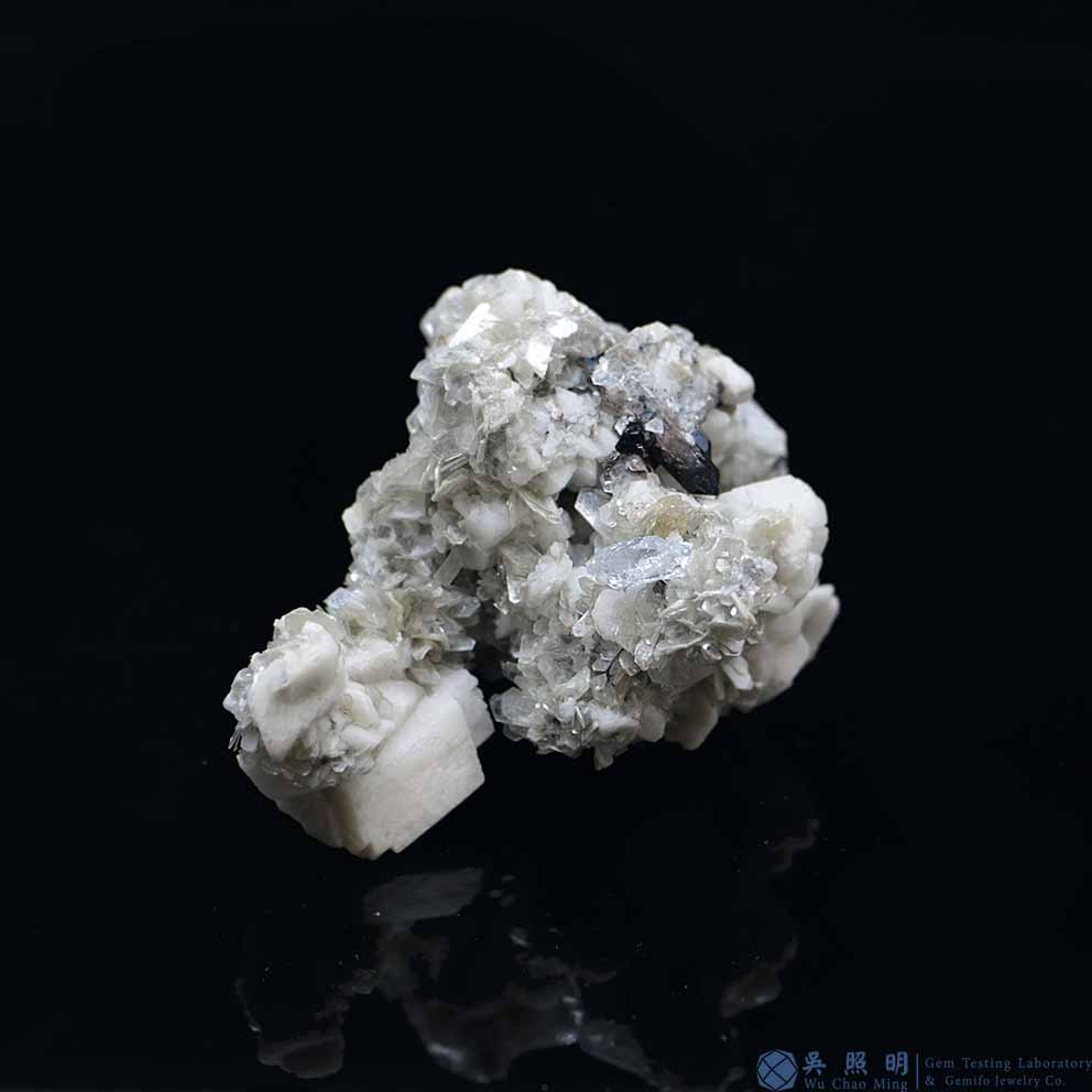 圖示-雪寶頂海藍寶晶體(Aquamarine)