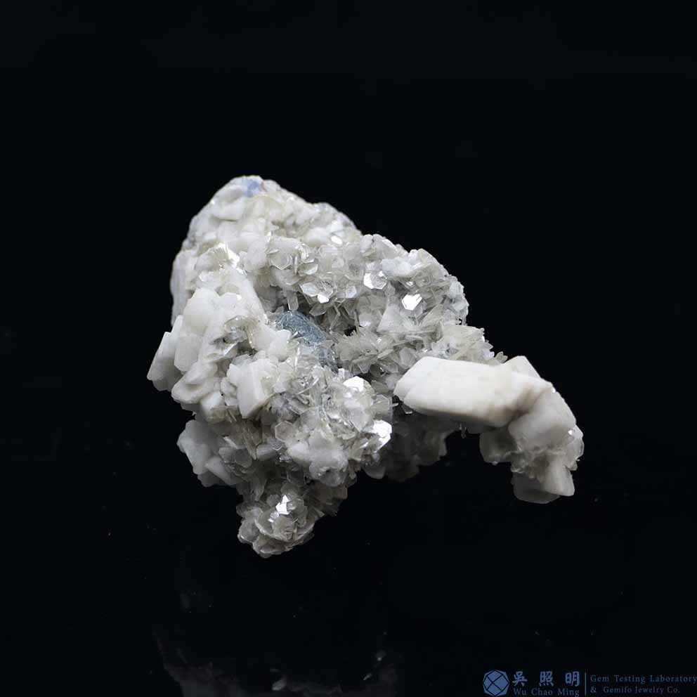圖示-雪寶頂海藍寶晶體(Aquamarine)