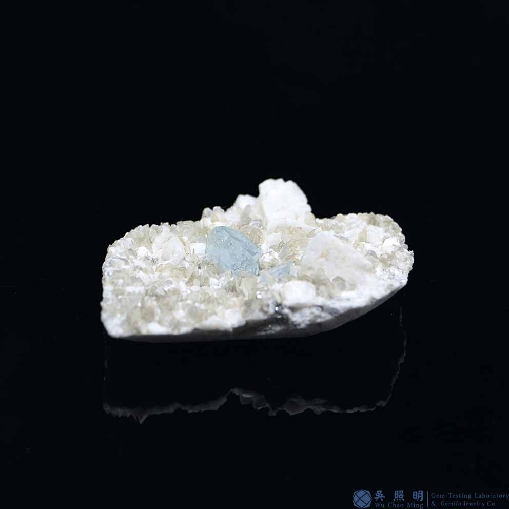 圖示-雪寶頂海藍寶晶體(Aquamarine)