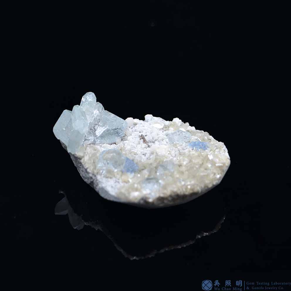 圖示-雪寶頂海藍寶晶體(Aquamarine)