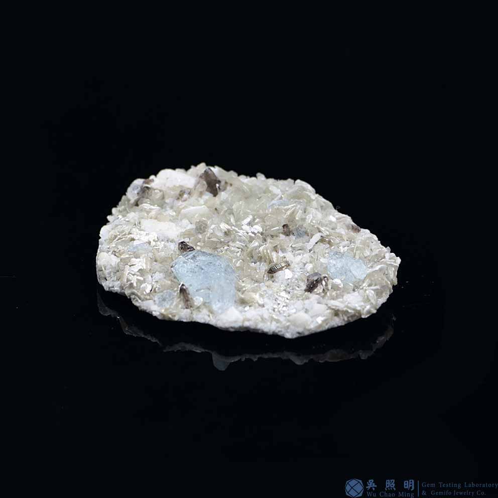 圖示-雪寶頂海藍寶晶體(Aquamarine)