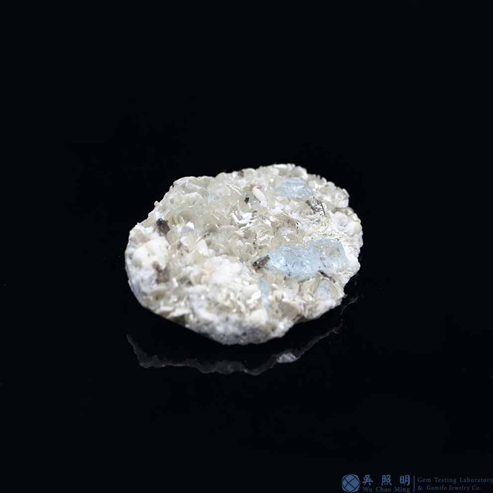 圖示-雪寶頂海藍寶晶體(Aquamarine)