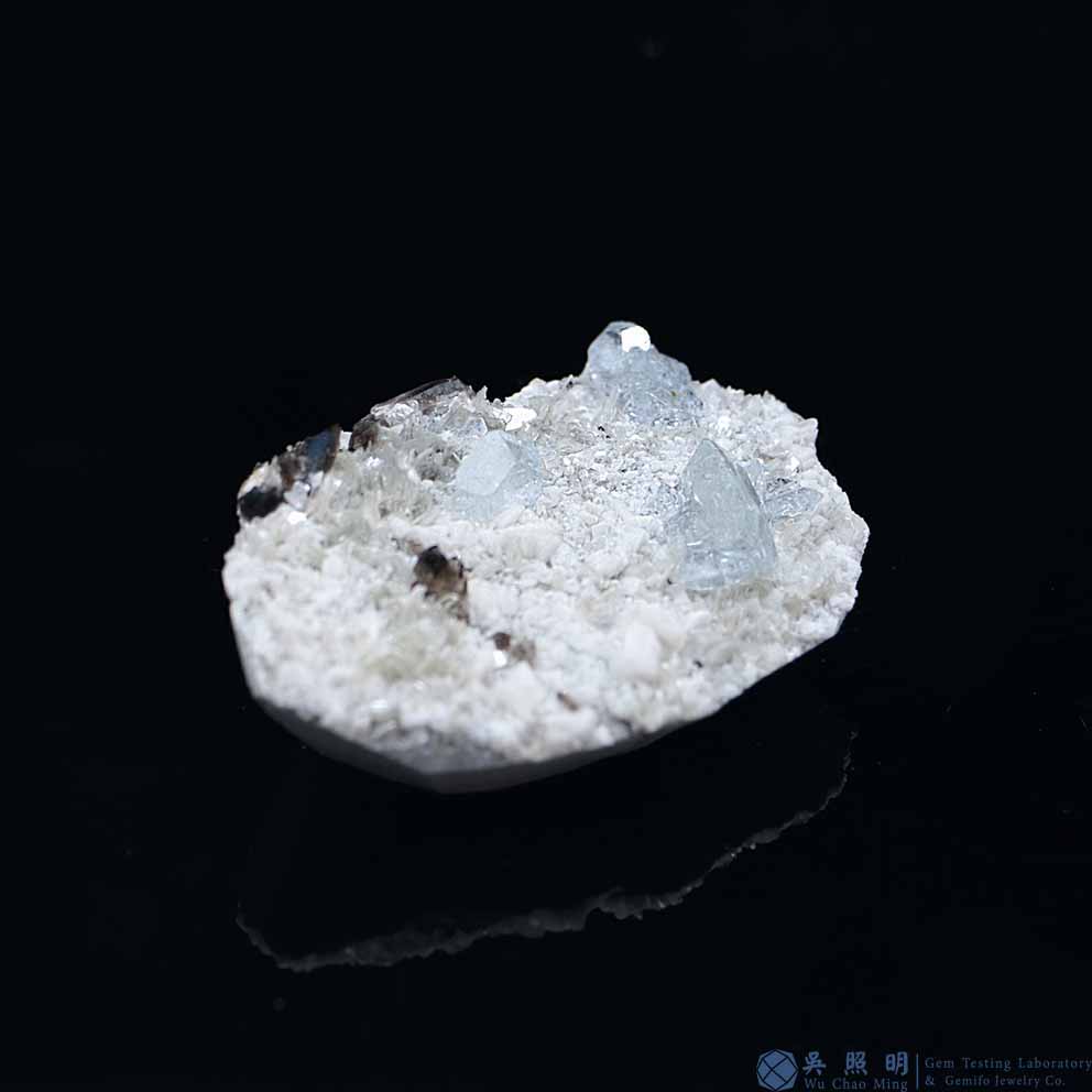 圖示-雪寶頂海藍寶晶體(Aquamarine)