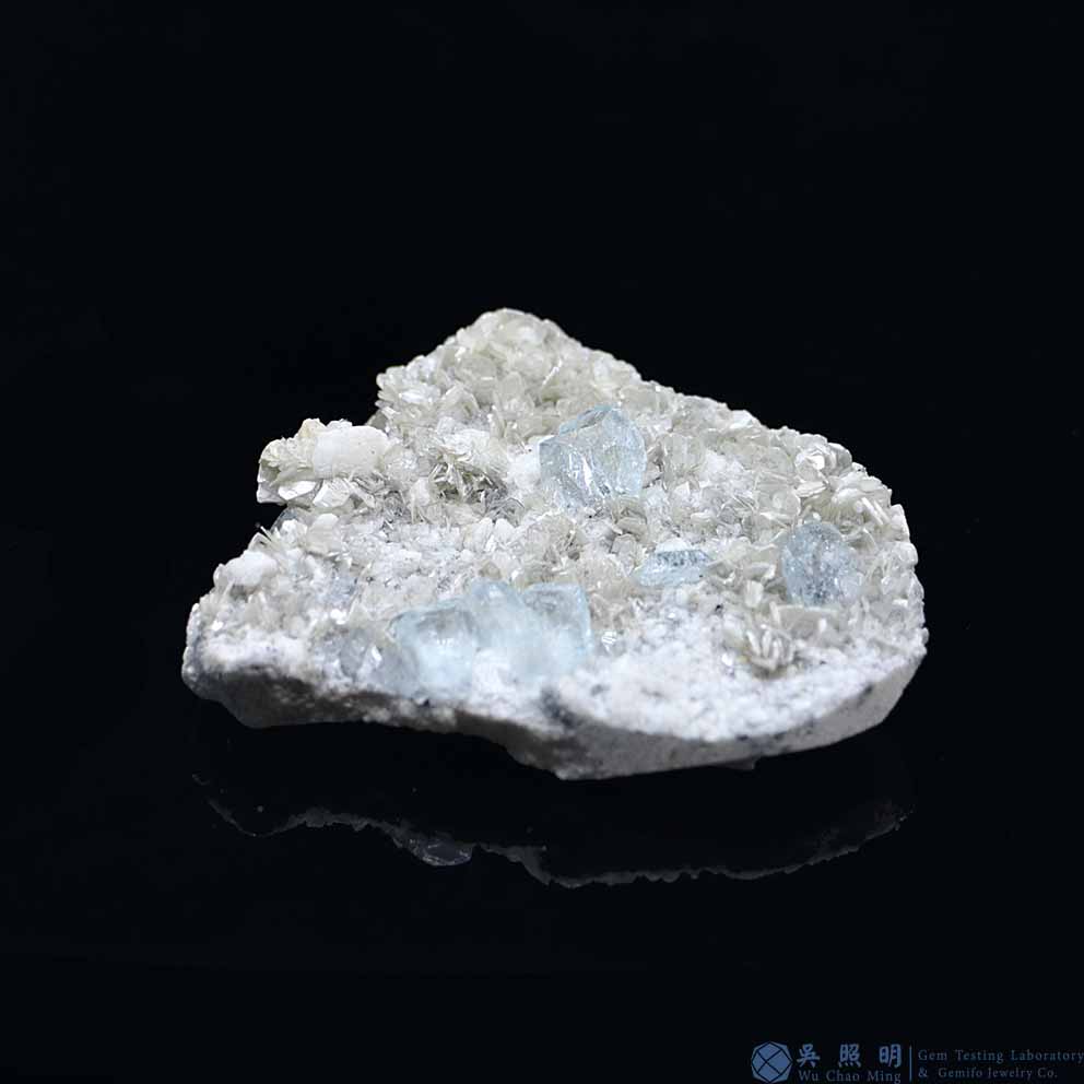 圖示-雪寶頂海藍寶晶體(Aquamarine)
