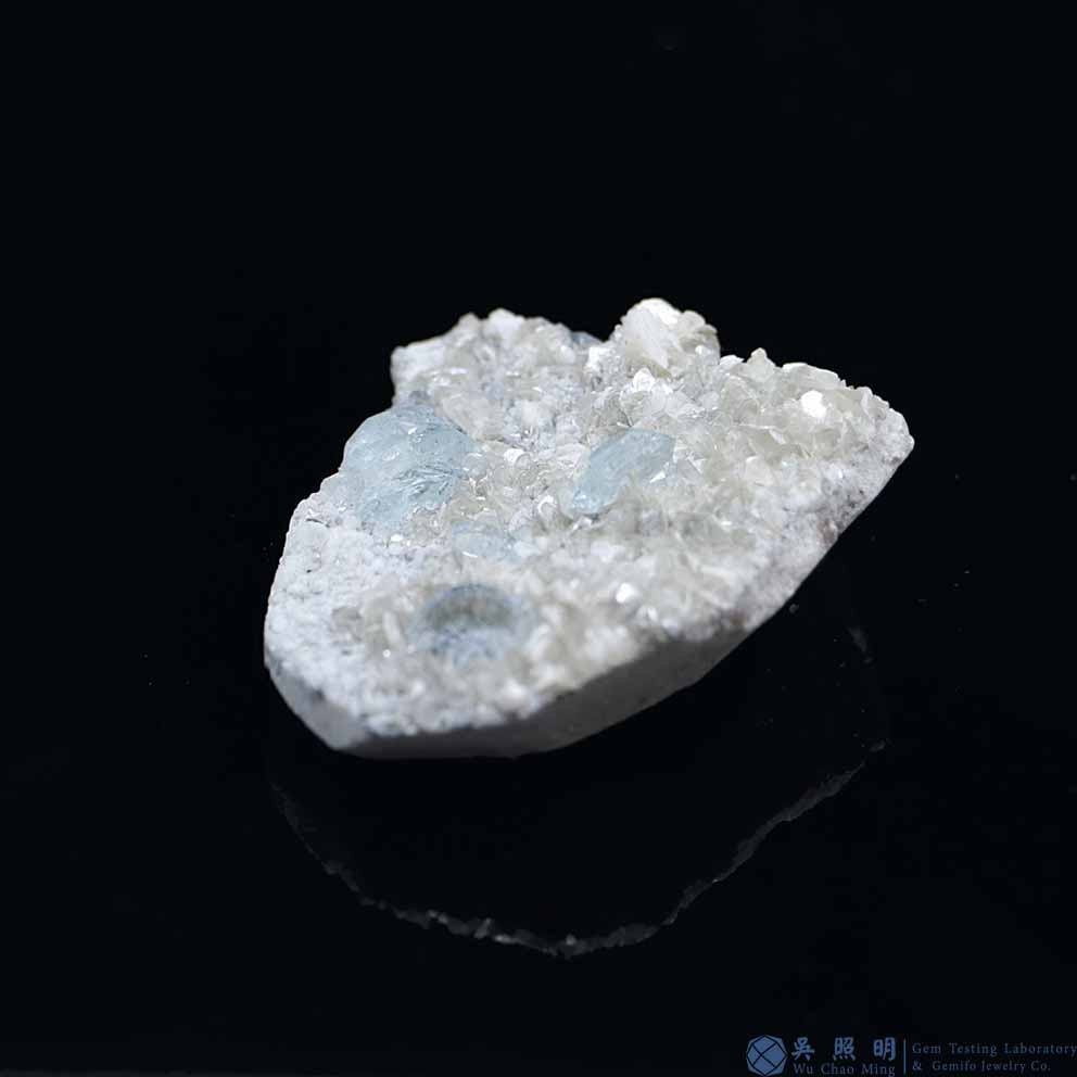 圖示-雪寶頂海藍寶晶體(Aquamarine)