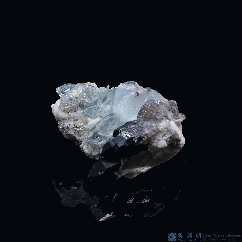圖示-雪寶頂海藍寶晶體(Aquamarine)